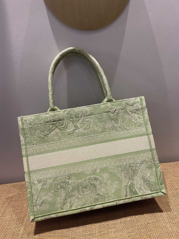 medium D*or book tote