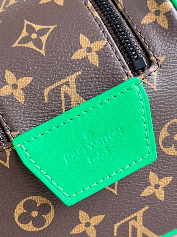 l**is V*t*n dopp kit toilet pouch