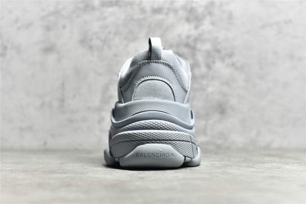 Ba*len*cia*ga triple s