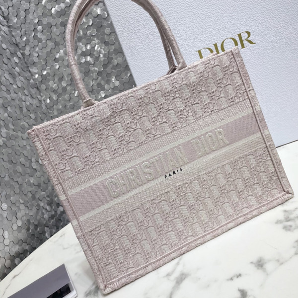 medium D*or book tote