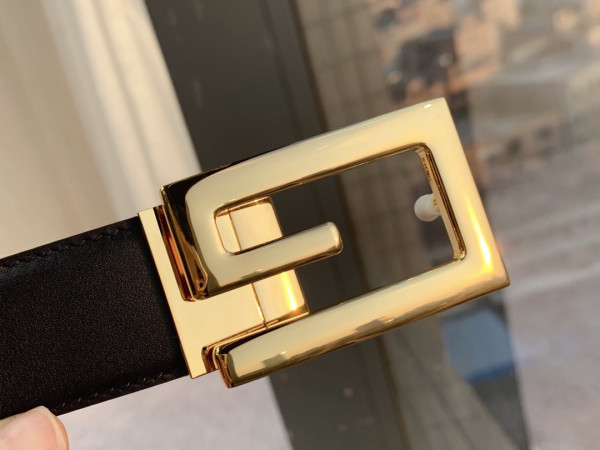 G*u*i reversible belt with square g buckle
