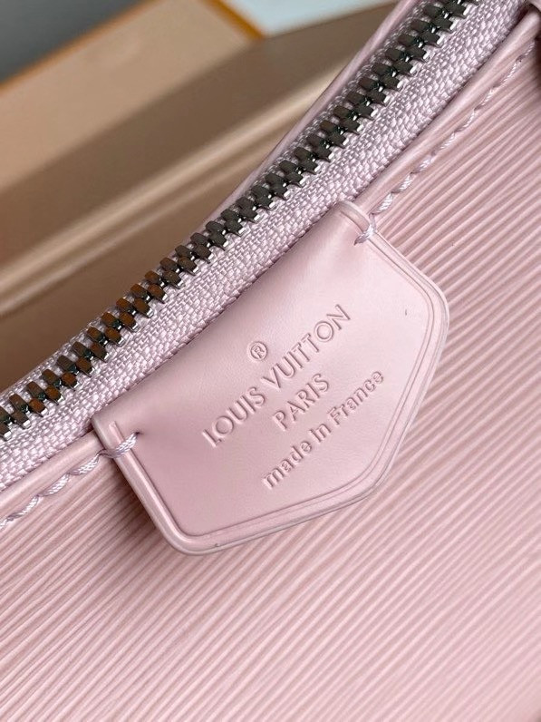 l**is V*t*n easy pouch on strap