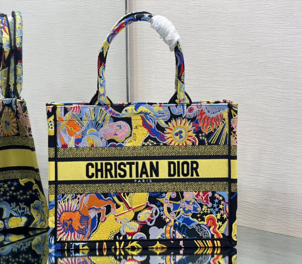 medium D*or book tote