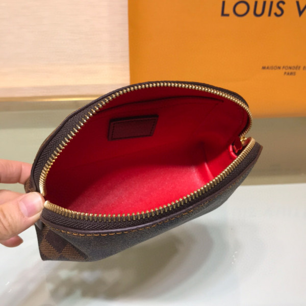 l**is V*t*n cosmetic pouch