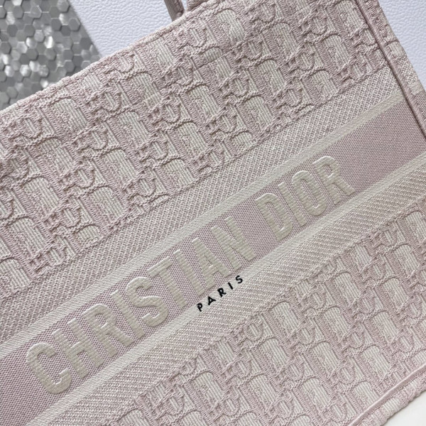 medium D*or book tote