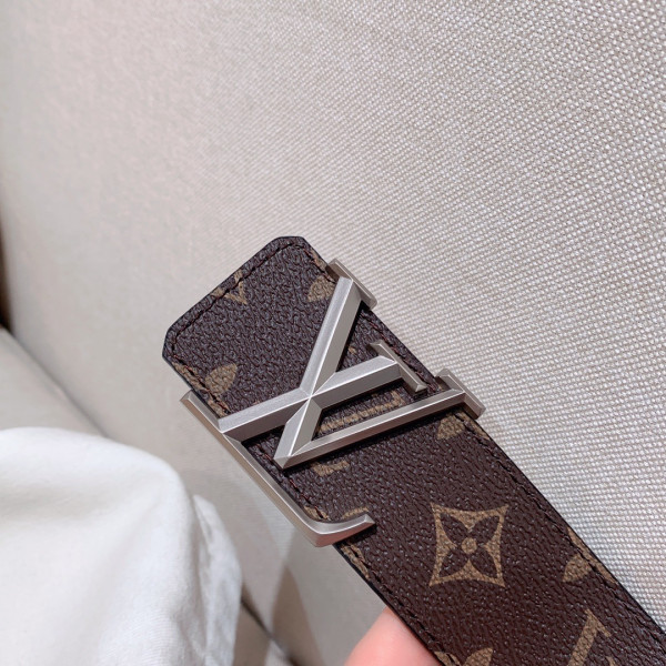 l**is V*t*n belt