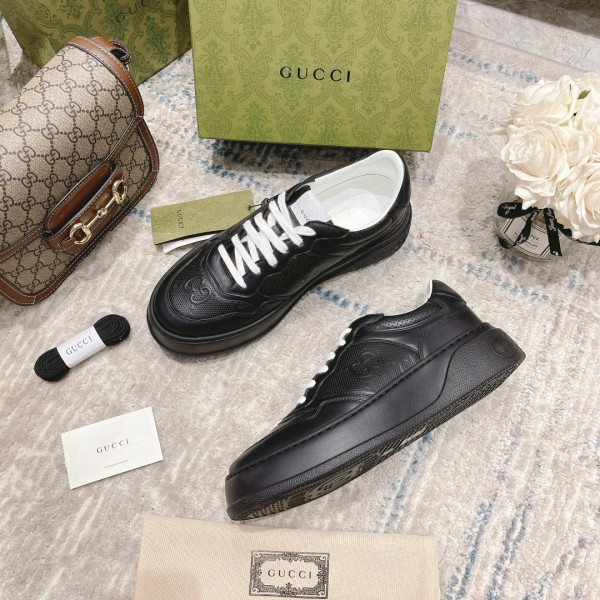 G*u*i gg embossed sneaker
