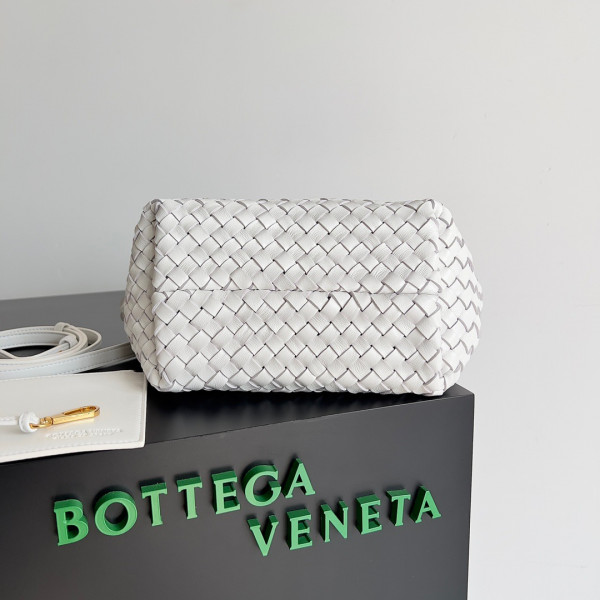 Bo*te*ga ve*ne*ta mini cabat