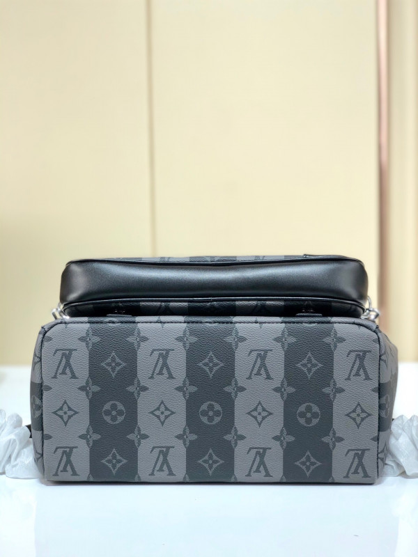 l**is V*t*n utilitary backpack