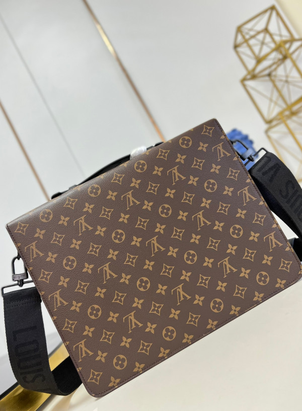 l**is V*t*n s lock briefcase