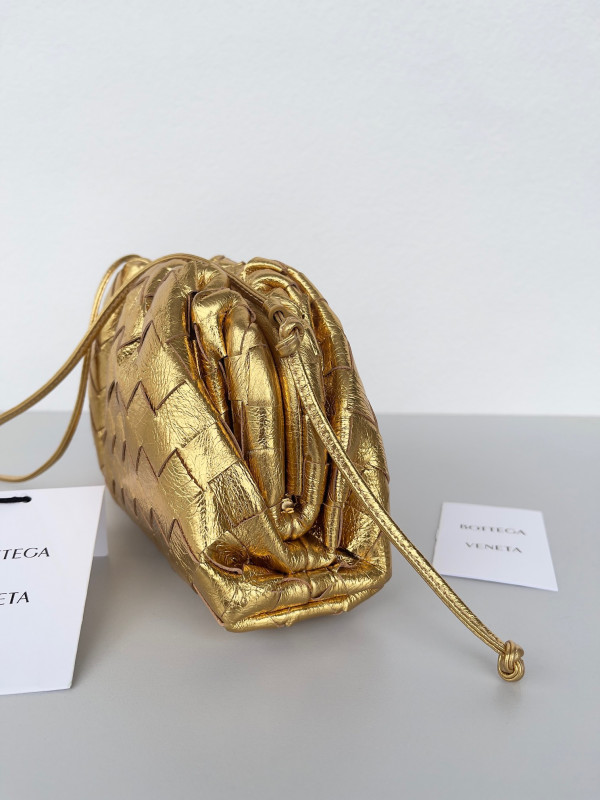 Bo*te*ga ve*ne*ta mini pouch