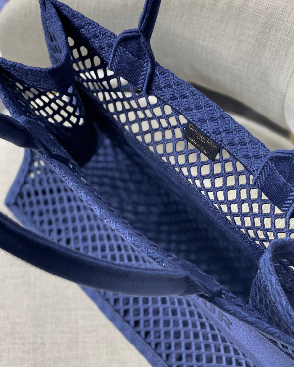 medium D*or book tote