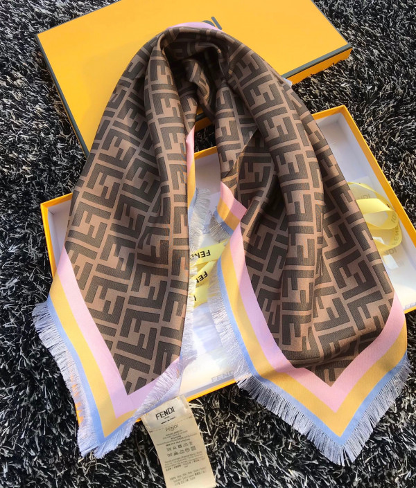 F**di scarf