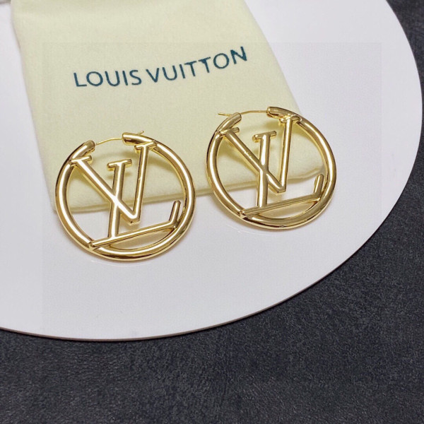 l**is V*t*n earrings