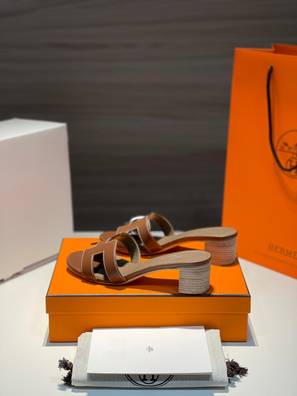 H**mes oasis sandal