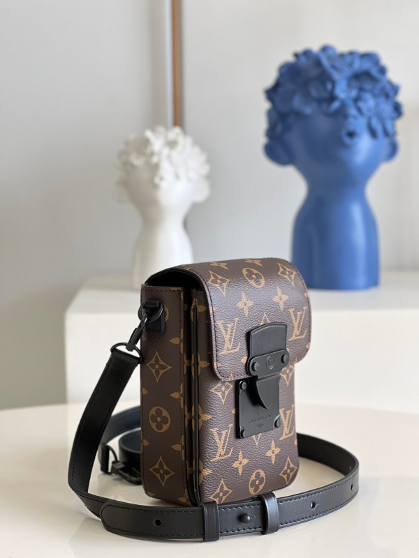 l**is V*t*n s-lock vertical wearable wallet