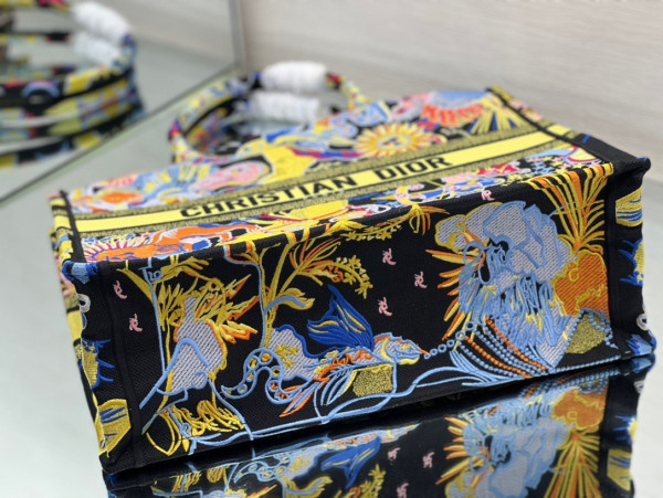 large D*or book tote