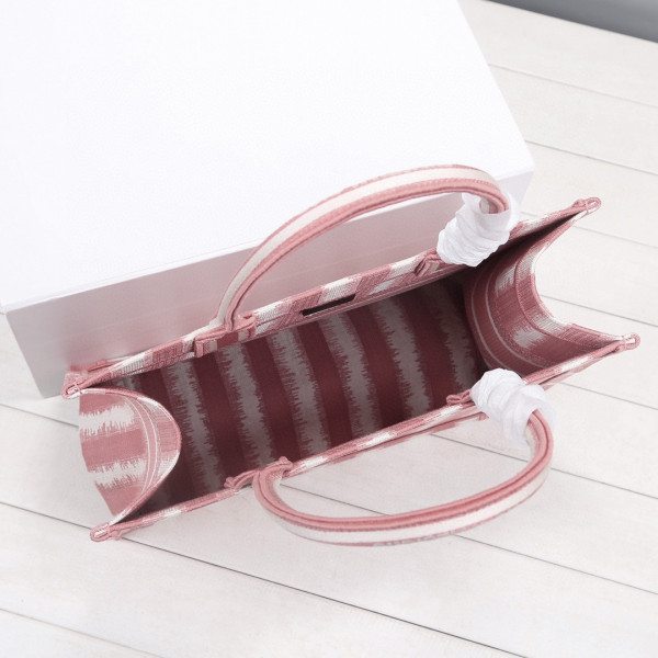 medium D*or book tote