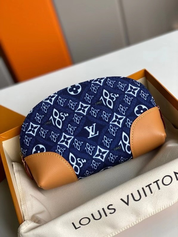 l**is V*t*n since 1854 cosmetic pouch pm