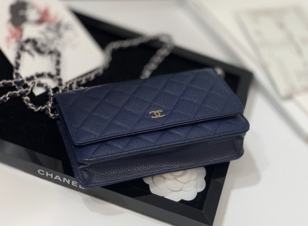 CL CHAIN WALLET CAVIAR WITH SILVER HARDWARE
