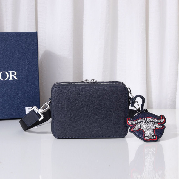D*or and shawn messenger pouch