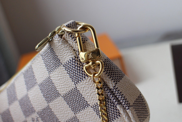 l**is V*t*n mini pochette accessoires