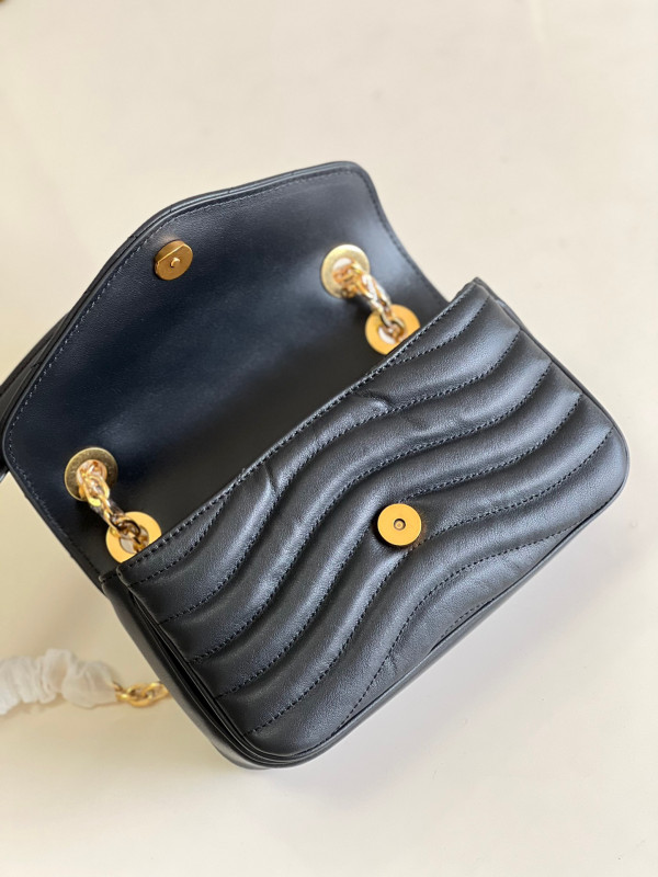 l**is V*t*n new wave chain bag pm