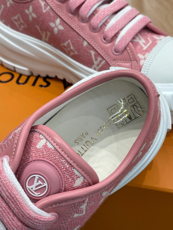 l**is V*t*n squad sneaker