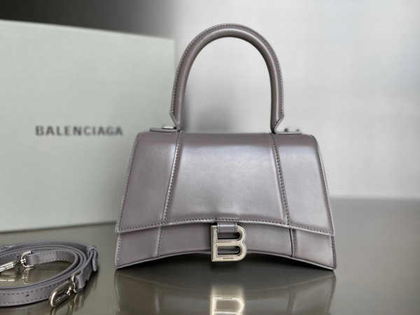 Ba*len*cia*ga hourglass