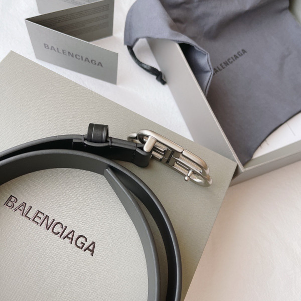 Ba*len*cia*ga belt