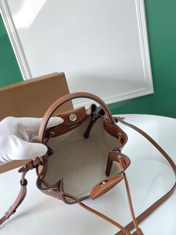 B**rry bucket bag