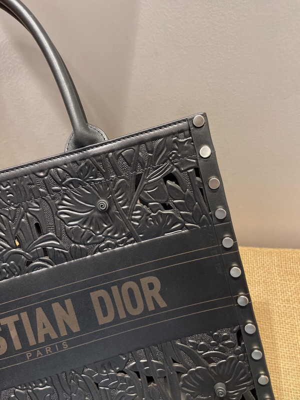large D*or book tote
