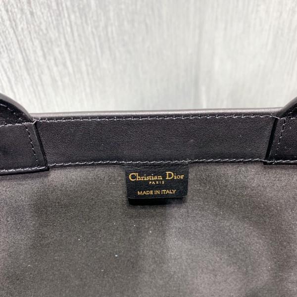 large D*or book tote