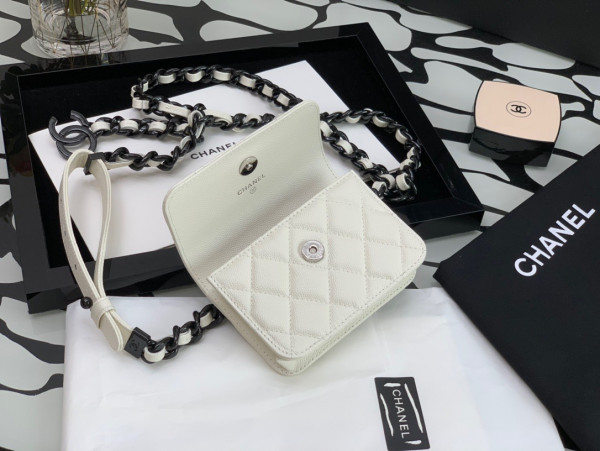 CL BELT FLAP CARD HOLDER