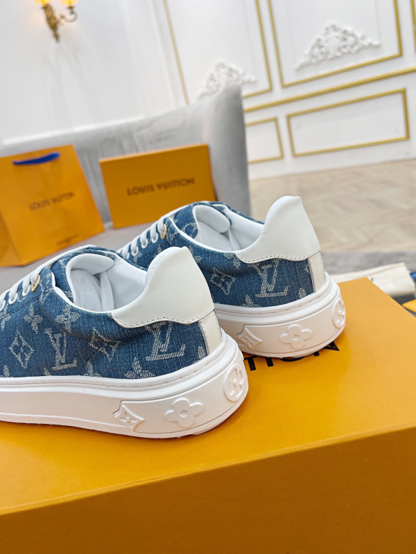 l**is V*t*n women"s time out sneaker