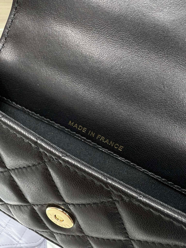 CL FLAP COIN PURSE WITH CHAIN