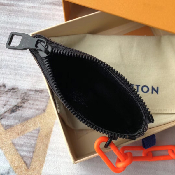 l**is V*t*n key pouch