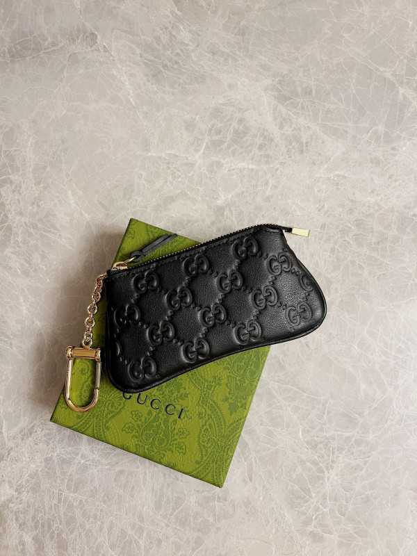 G*u*i signature key case