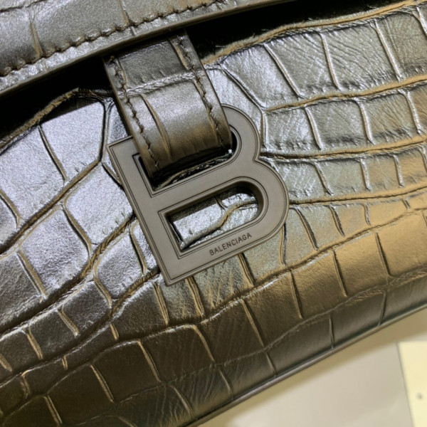 Ba*len*cia*ga downtown medium shoulder bag