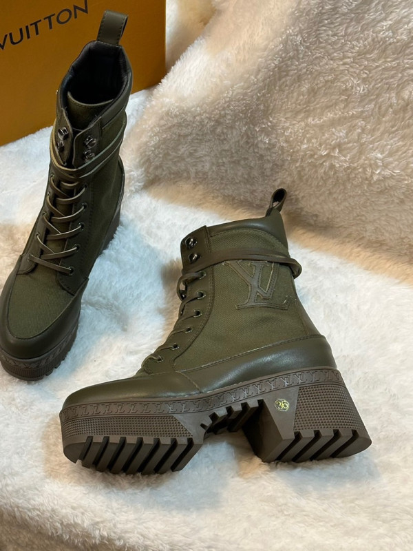 l**is V*t*n boots