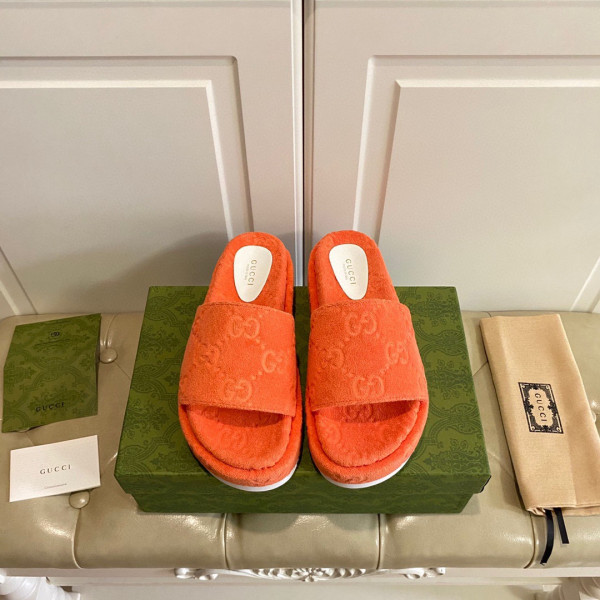 G*u*i gg platform sandal