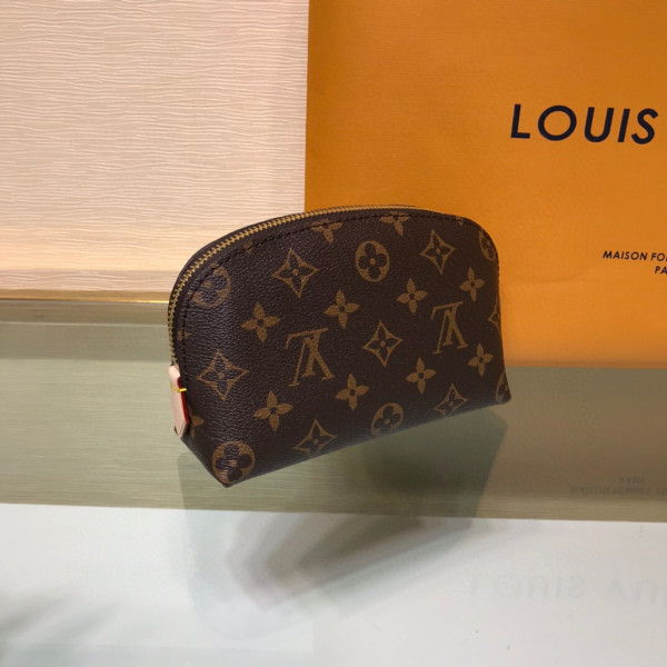 l**is V*t*n cosmetic pouch