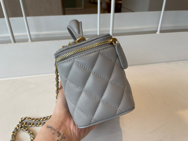 CL VANITY CASE