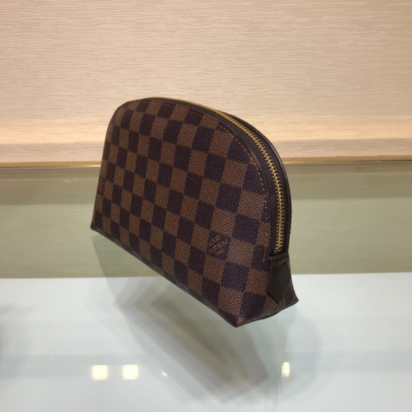 l**is V*t*n cosmetic pouch gm
