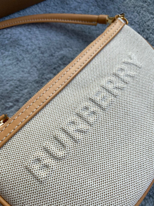 B**rry olympia pouch