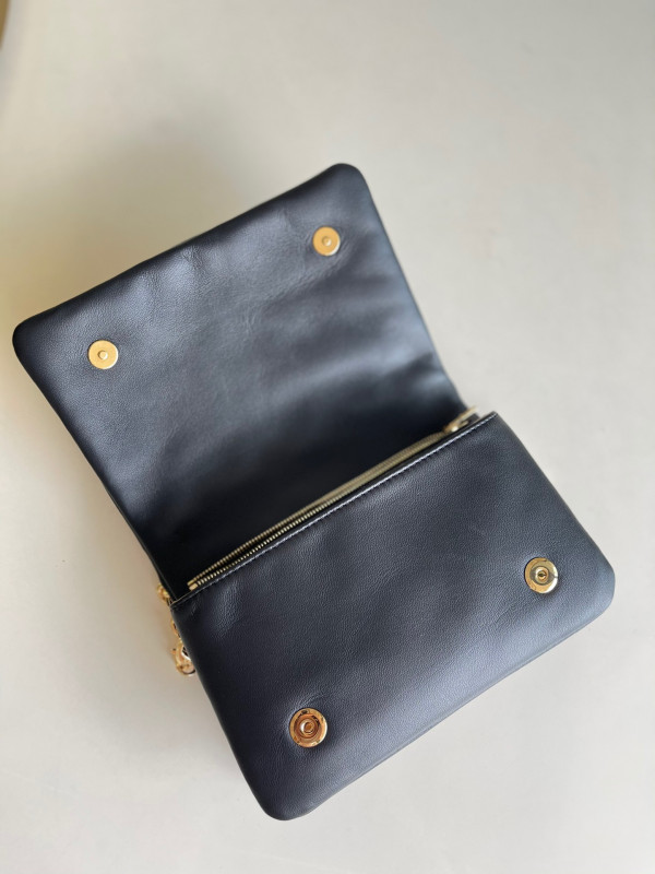 l**is V*t*n pochette coussin