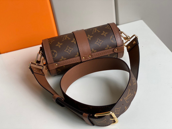 l**is V*t*n papillon trunk