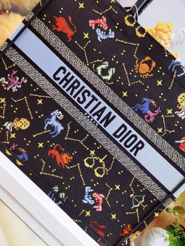 large D*or book tote