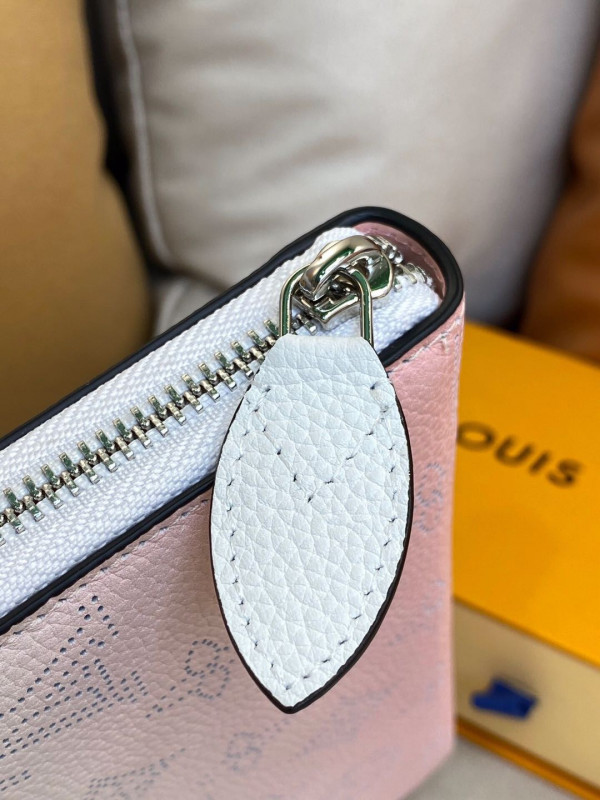 l**is V*t*n zippy wallet