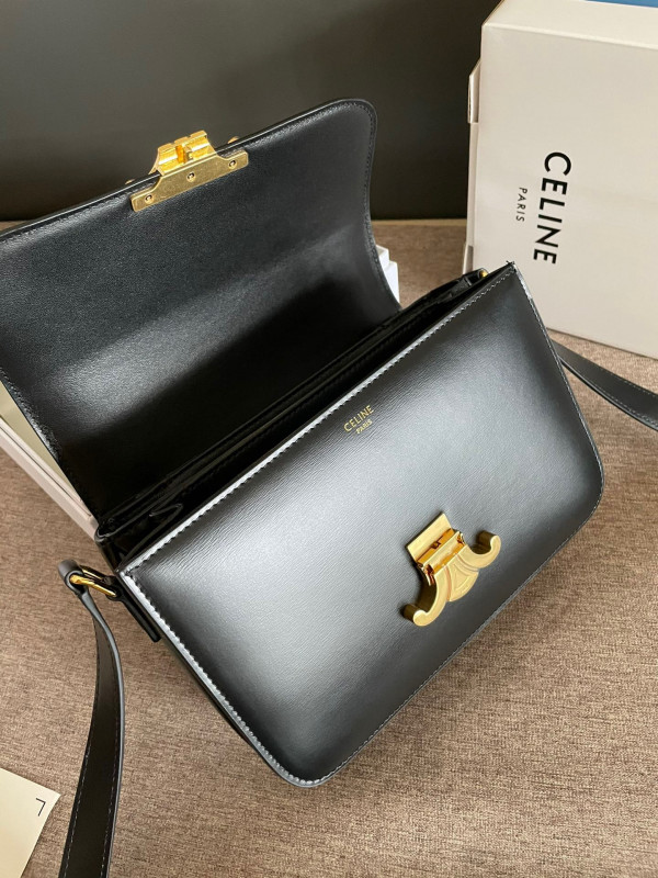 Ce**e classique triomphe bag